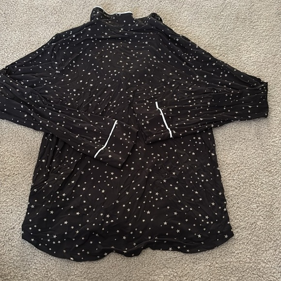 GAP- True Sleep Black Star Print Pajama Top size small - Picture 5 of 6